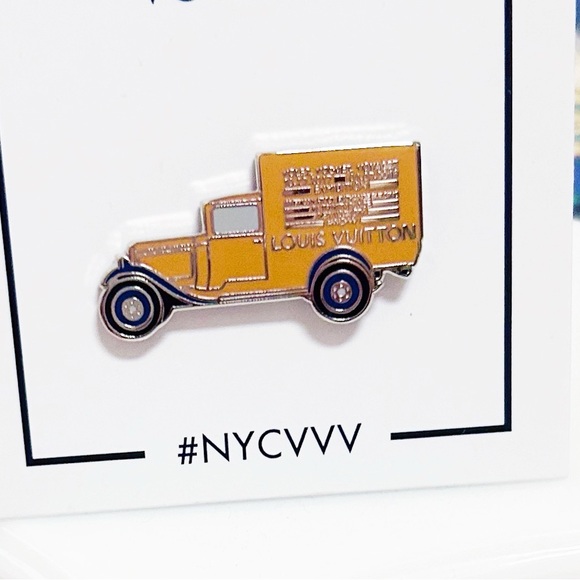 Authentic Louis Vuitton Limited Volez Voguez Voyagez Vintage Car Pin - Picture 6 of 10
